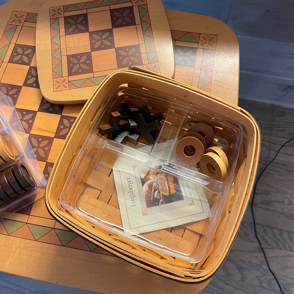 Longaberger Large checkerboard basket & Small tic tac toe basket w/ game pieces - Picture 5 of 16